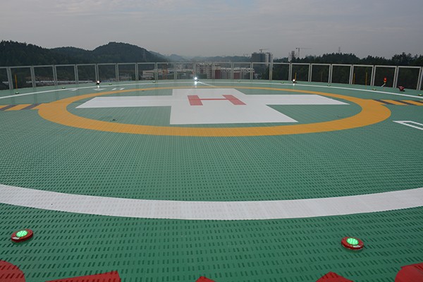 建造屋頂直升機停機坪時，有什么場地條件？